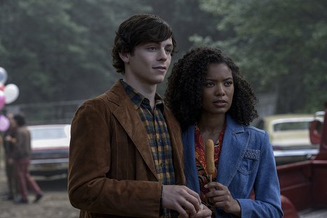 Ross Lynch, Jaz Sinclair - Sabrinina děsivá dobrodružství - Kapitola dvacátá třetí: Těžká je koruna - Z filmu