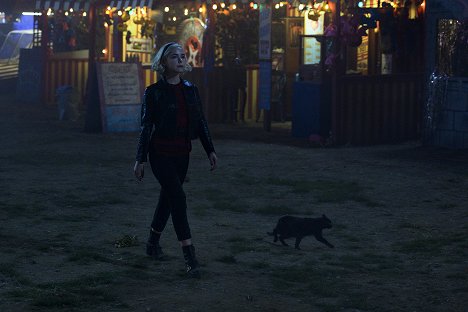 Kiernan Shipka - Sabrina hátborzongató kalandjai - Huszonhatodik fejezet: Megannyi boszorkány - Filmfotók