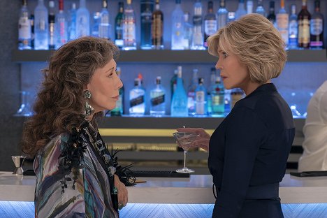 Lily Tomlin, Jane Fonda - Grace and Frankie - The Trophy Wife - Photos