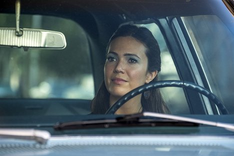 Mandy Moore - This Is Us - Light and Shadows - Photos