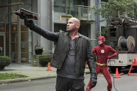 Dominic Purcell, Grant Gustin - Legends of Tomorrow - Crisis on Infinite Earths, Part 5 - Photos