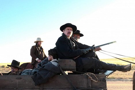 Dane DeHaan, Jordan Schur, Chris Pratt - Billy, a Kölyök - Filmfotók