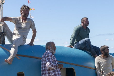 Peter Feeney, Dominic Purcell, Owen Black - Stranded - Photos