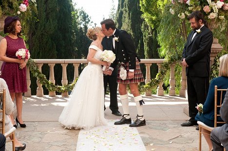 Maya Rudolph, Christina Applegate, Will Arnett - Up All Night - The Wedding - Z filmu