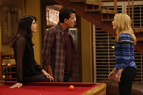 Selma Blair, Charlie Sheen, Shawnee Smith - Anger Management - Charlie & Jen Together Again - Photos