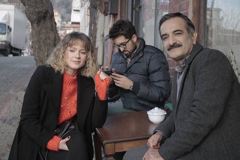 Ece Çeşmioğlu, Doğu Demirkol, Uğur Serhan - Tutunamayanlar - Episode 2 - Tournage