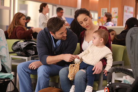 Ryan Eggold, Alison Luff - New Amsterdam - Escondo-me atrás do meu sorriso - De filmes