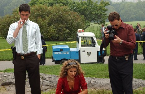 Eddie Cahill, Melina Kanakaredes, Gary Sinise - CSI: NY - Hung Out to Dry - Photos