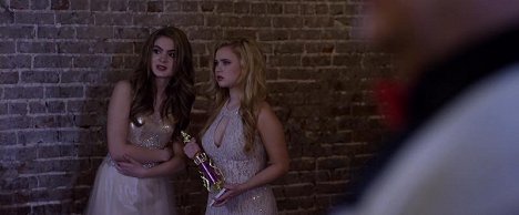 Brighton Sharbino, Sierra McCormick - Christmas in the Heartland - Z filmu