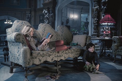 Chloë Grace Moretz, Gulliver McGrath - Dark Shadows - Photos