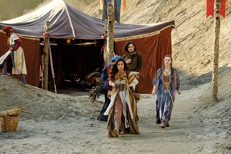 Summer Bishil, Hale Appleman, Brittany Curran - The Magicians - All That Hard, Glossy Armor - Kuvat elokuvasta