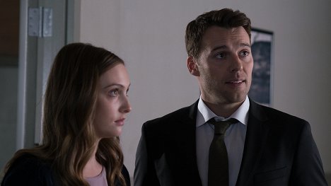 Sara Thompson, Peter Mooney - Burden of Truth - Home to Roost - Photos
