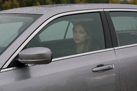 Kristin Kreuk - Burden of Truth - Home to Roost - Van film