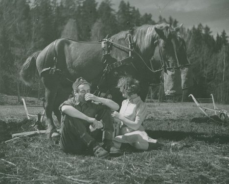George Fant, Birgit Lindkvist - En vår i vapen - Filmfotos
