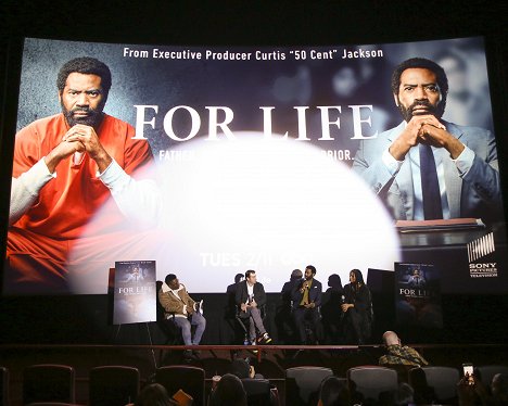 A special screening of ABC’s new drama “For Life” was held at the AMC River East Theater on February 7, 2020 - George Tillman Jr., Hank Steinberg, Nicholas Pinnock, Joy Bryant - Právník na doživotí - Z akcí