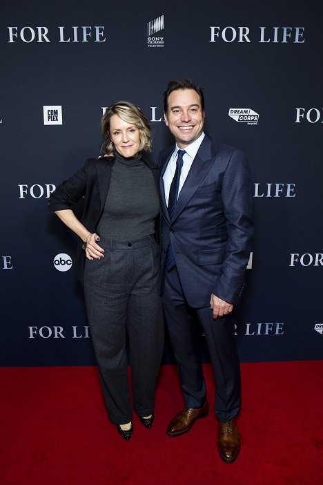 Talent and executive producers from ABC’s new drama “For Life” celebrated their premiere in New York with a red carpet, screening and panel discussion moderated by Van Jones - Mary Stuart Masterson, Hank Steinberg - For Life - Veranstaltungen