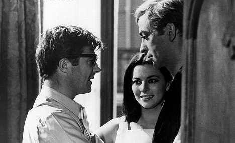 Bryan Forbes, Giovanna Ralli, Michael Caine - Deadfall - Making of