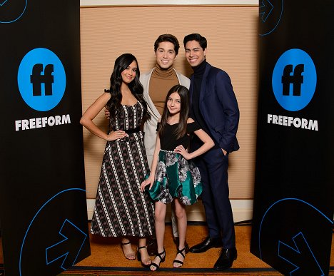 “Party of Five” Session – The cast and executive producers of Freeforms “Party of Five” addressed the press at the 2020 TCA Winter Press Tour, at The Langham Huntington, in Pasadena, California - Emily Tosta, Brandon Larracuente, Elle Paris Legaspi, Niko Guardado - Party of Five - Z imprez