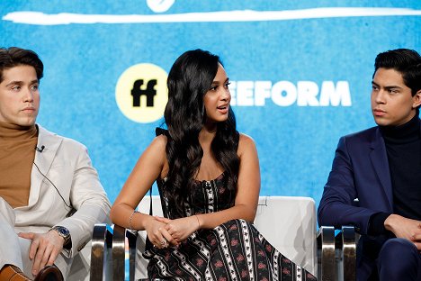 “Party of Five” Session – The cast and executive producers of Freeforms “Party of Five” addressed the press at the 2020 TCA Winter Press Tour, at The Langham Huntington, in Pasadena, California - Brandon Larracuente, Emily Tosta, Niko Guardado - Party of Five - Eventos