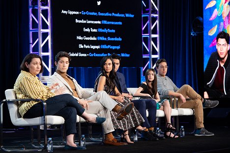 “Party of Five” Session – The cast and executive producers of Freeforms “Party of Five” addressed the press at the 2020 TCA Winter Press Tour, at The Langham Huntington, in Pasadena, California - Amy Lippman, Brandon Larracuente, Emily Tosta, Niko Guardado, Elle Paris Legaspi, Gabriel Llanas - Party of Five - Tapahtumista