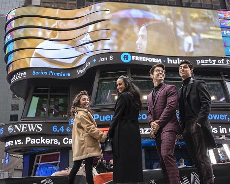 The cast of Freeform’s “Party of Five” in Times Square - Elle Paris Legaspi, Emily Tosta, Brandon Larracuente, Niko Guardado - Party of Five - Eventos