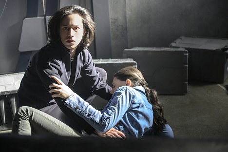 Jesse Rath, Nicole Maines - Supergirl - The Bottle Episode - Photos