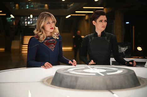 Melissa Benoist, Chyler Leigh - Supergirl - Zurück aus der Zukunft (2) - Filmfotos