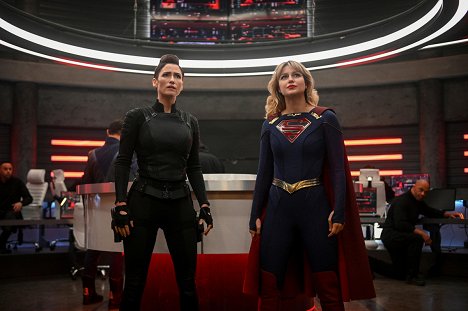 Chyler Leigh, Melissa Benoist - Supergirl - Back from the Future: Part Two - Photos