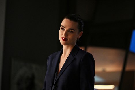 Katie McGrath - Supergirl - Back from the Future: Part Two - Van film