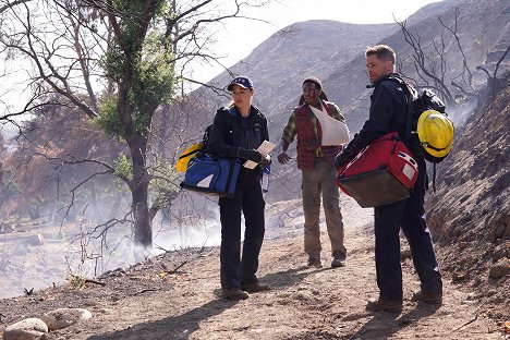 Moon Bloodgood, Philip Smithey, Rob Lowe - Code Black - Hell's Heart - Photos