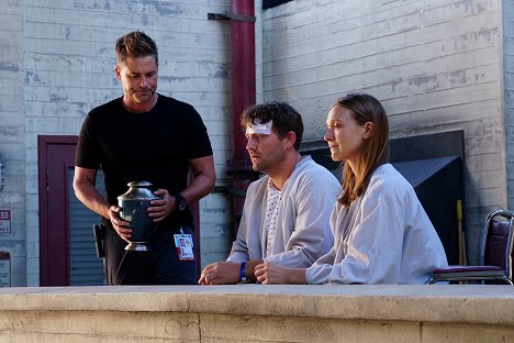 Rob Lowe, Matt Lowe, Sarah Sokolovic - Code Black - Asche im Wind - Filmfotos