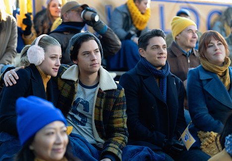 Lili Reinhart, Cole Sprouse, Casey Cott, Molly Ringwald