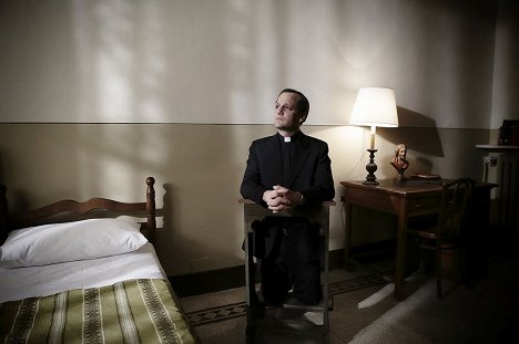 Rodrigo de la Serna - Call me Francesco - The Pope - Photos