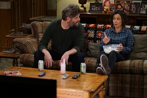 Jay R. Ferguson, Sara Gilbert - The Conners - Brothers, Babies and Breakdowns - Film