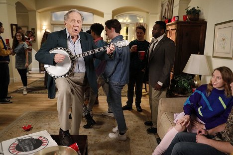 George Segal - The Goldbergs - Dave Kim's Party - Z filmu