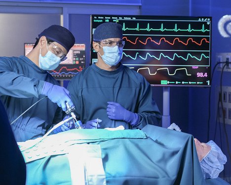 Will Yun Lee, Nicholas Gonzalez - The Good Doctor - Autopsy - Photos