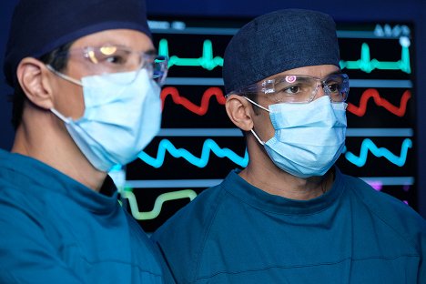 Will Yun Lee, Nicholas Gonzalez - The Good Doctor - Autopsy - Photos