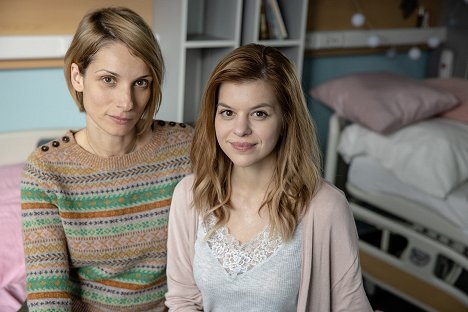 Zuzana Kanócz, Eva Opáleková - Červené pásky - Werbefoto