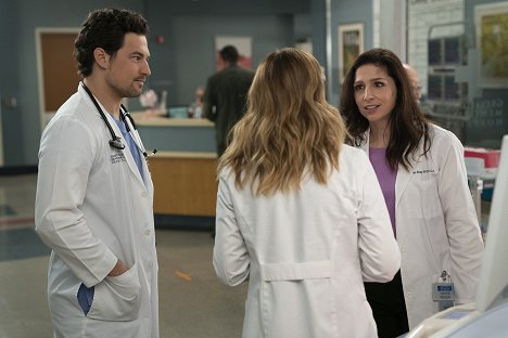 Giacomo Gianniotti, Shoshannah Stern - Grey's Anatomy - Save the Last Dance for Me - Photos