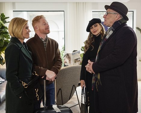 Julie Bowen, Jesse Tyler Ferguson, Sofía Vergara, Ed O'Neill - Modern Family - Paris - Film