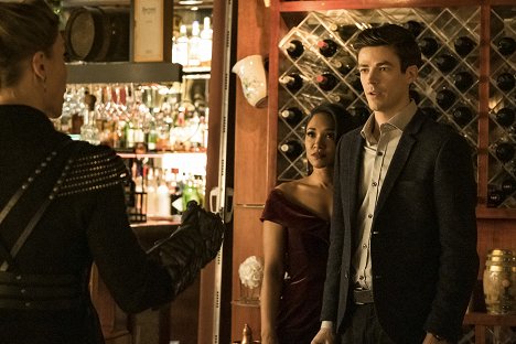 Candice Patton, Grant Gustin - The Flash - Love Is a Battlefield - Photos