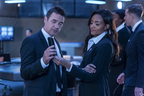 Dougray Scott, Meagan Tandy - Batwoman - Drink Me - Photos