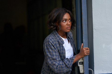 China Anne McClain - Black Lightning - The Book of Occupation: Chapter Five: Requiem for Tavon - Photos