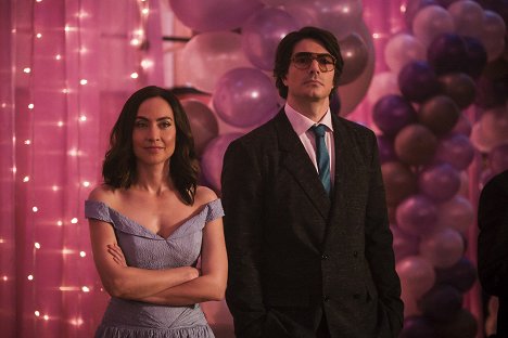 Courtney Ford, Brandon Routh - Legends of Tomorrow - Ein Killer ist nicht tot zu kriegen - Filmfotos