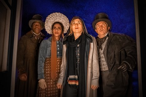 Tosin Cole, Mandip Gill, Jodie Whittaker, Bradley Walsh - Doctor Who - The Haunting of Villa Diodati - Photos