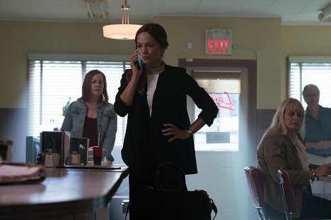 Kristin Kreuk - Burden of Truth - Wake Up Call - Photos