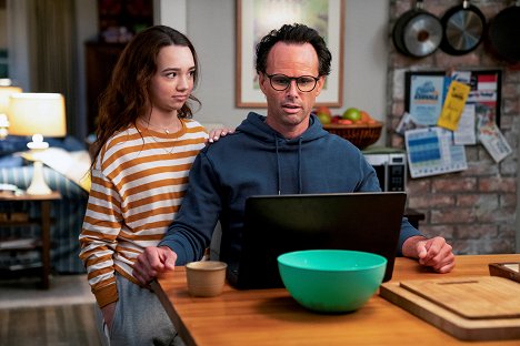 Ruby Jay, Walton Goggins - The Unicorn - The Unicorn and the Catfish - Photos