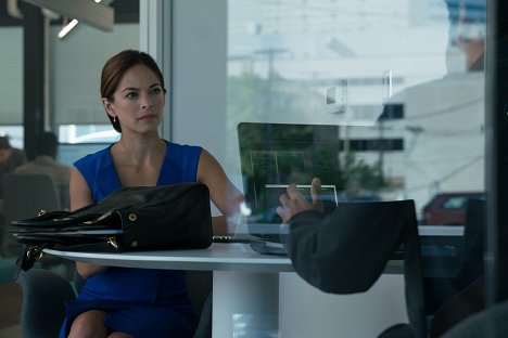 Kristin Kreuk - Břemeno pravdy - Salesman, Cheats and Liars - Z filmu