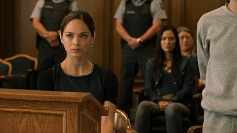 Kristin Kreuk - Burden of Truth - Hungry, Cold and Tired - Photos