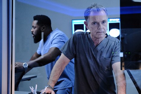 Malcolm-Jamal Warner, Bruce Greenwood - The Resident - How Conrad Gets His Groove Back - Photos